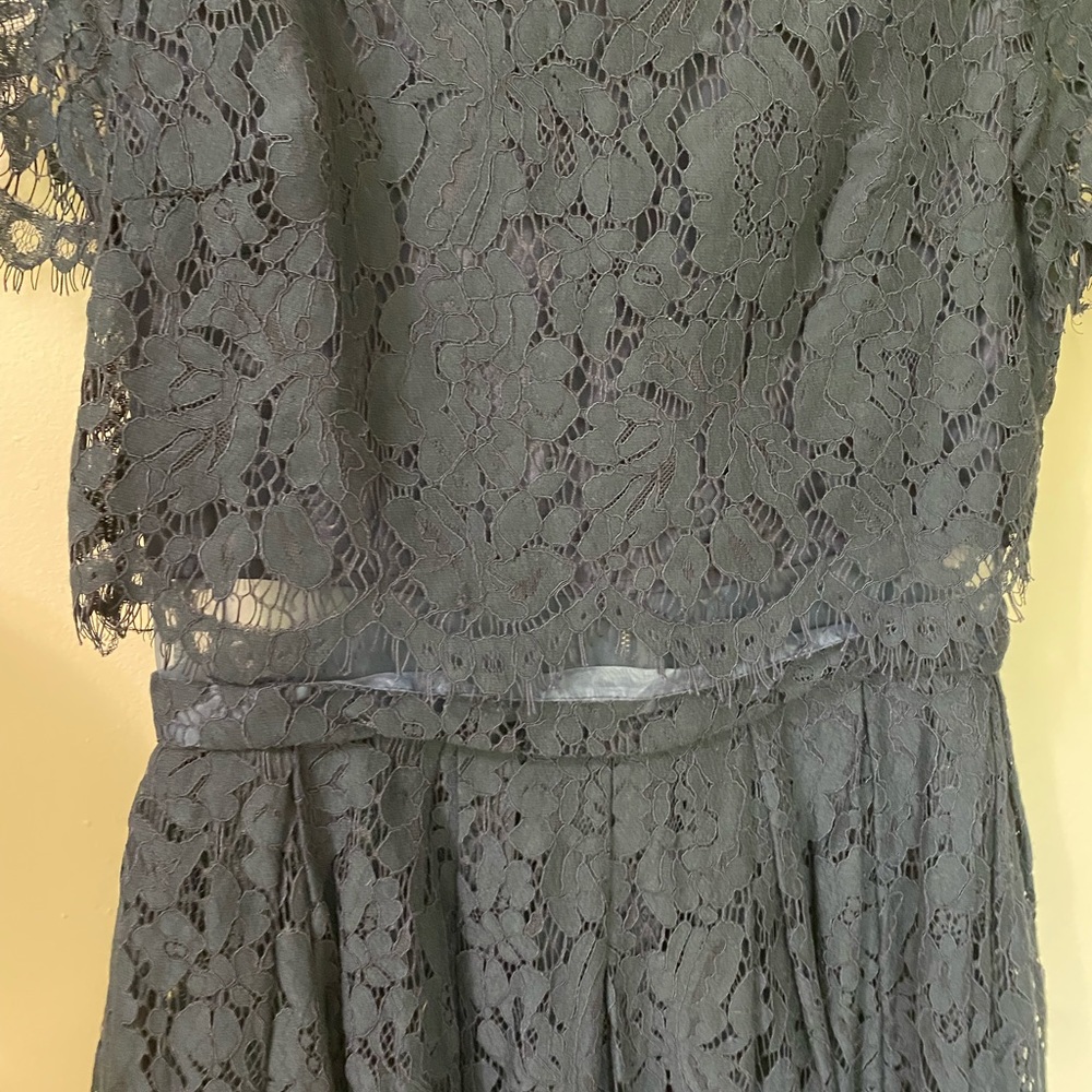Lace Midi dress in Navy - Picture 4 of 8